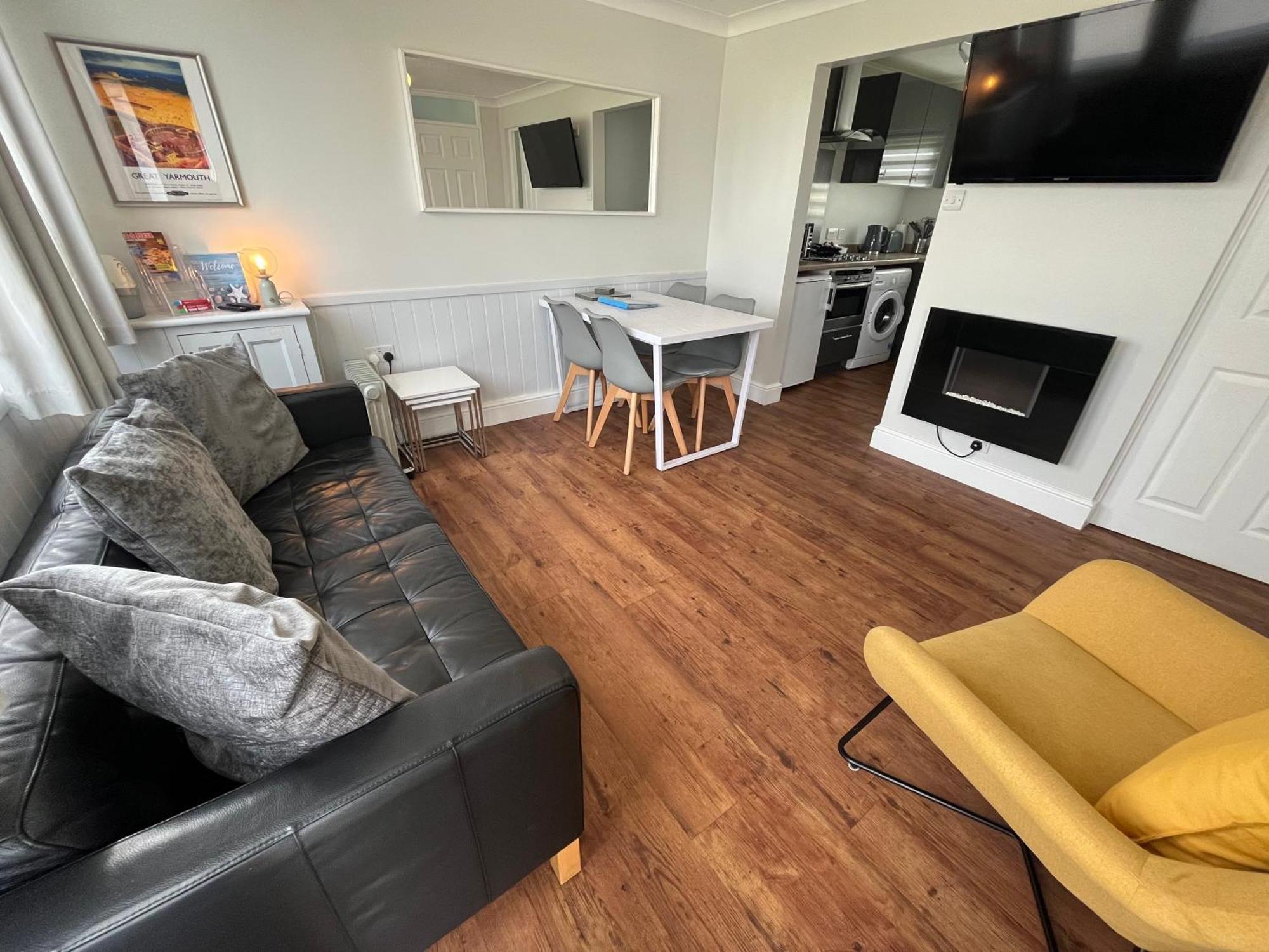 Beachcomber, Sunbeach, Scratby - Two Bed Chalet, Sleeps 4, Free Wi-Fi, Free Club Passes, Free Swimming And Pet Friendly Eksteriør bilde