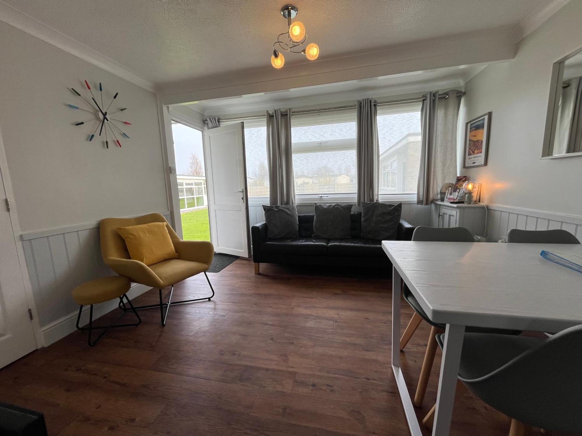 Beachcomber, Sunbeach, Scratby - Two Bed Chalet, Sleeps 4, Free Wi-Fi, Free Club Passes, Free Swimming And Pet Friendly Eksteriør bilde